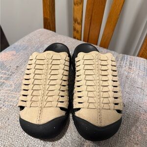 Keen Huarache Suede Woven Slip-On Mules Clogs *RARE* - Women’s 8